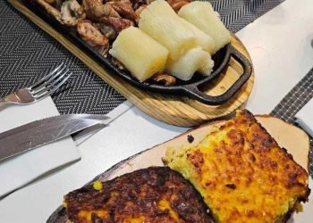 Parrillada y chipa guazú